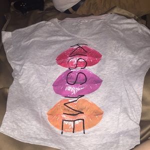 Kiss me graphic t shirt